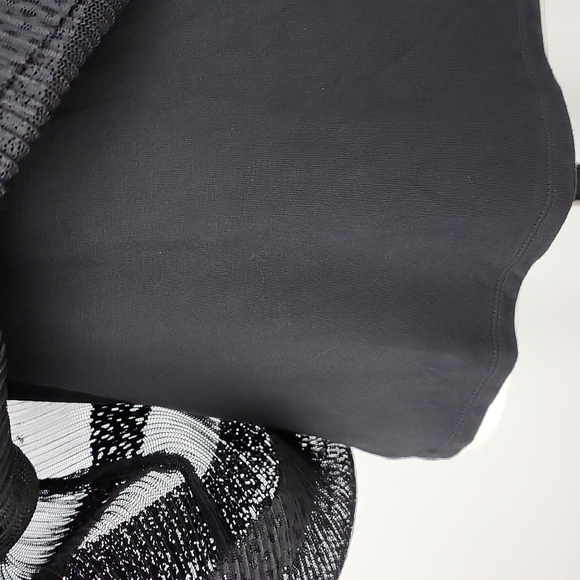 RW&CO Women's Black Sheer Lace Top Subtle Stripes Capped Short Sleeves Sz Small - Picture 9 of 16